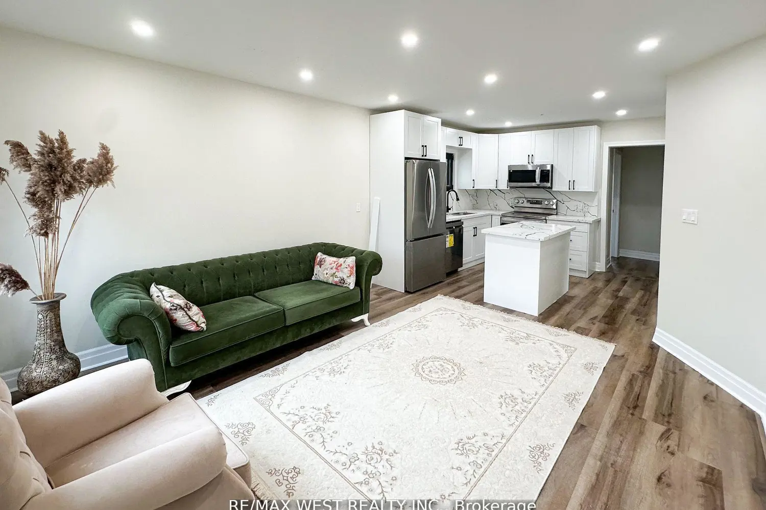 28 Concord Avenue photo 3