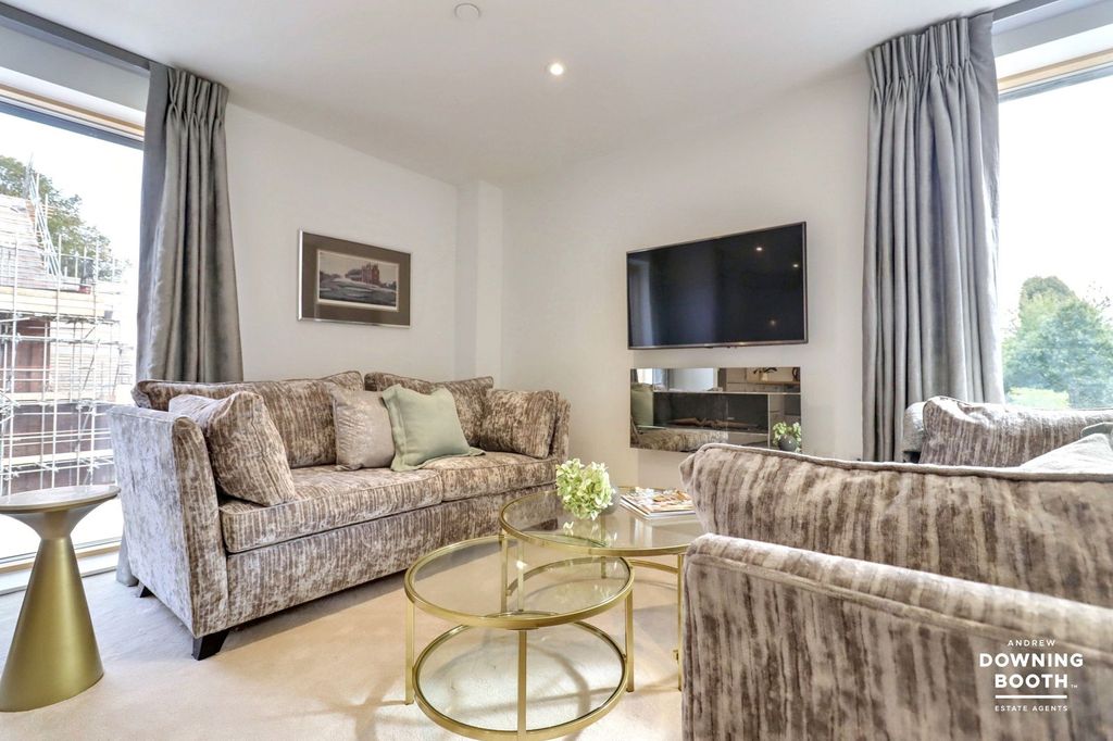 2 bed flat for saleMonks Close, Lichfield WS13 photo 5