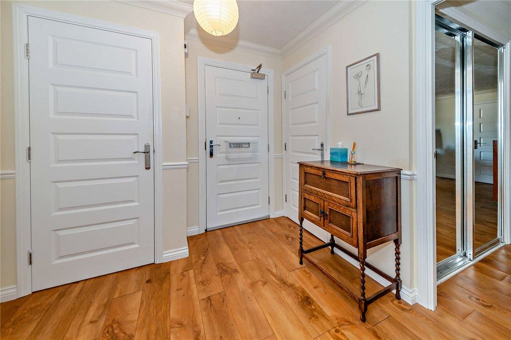 Additional image 5 of 2 bed flat for saleWest Street, Newbury, Berkshire RG14
