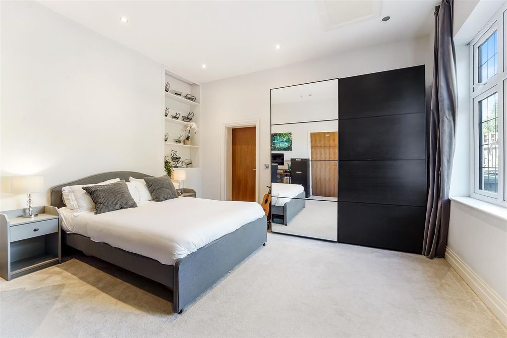 Additional image 9 of 3 bed flat for saleWoodland Way, Kingswood KT20