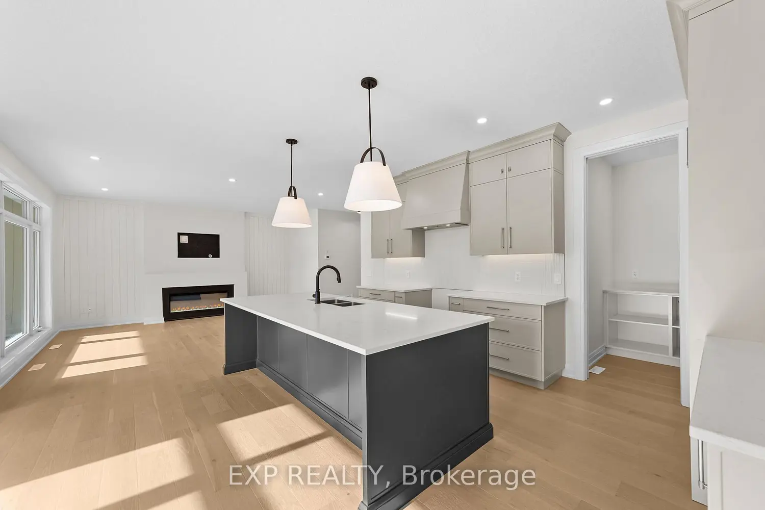 6875 Heathwoods Avenue photo 5