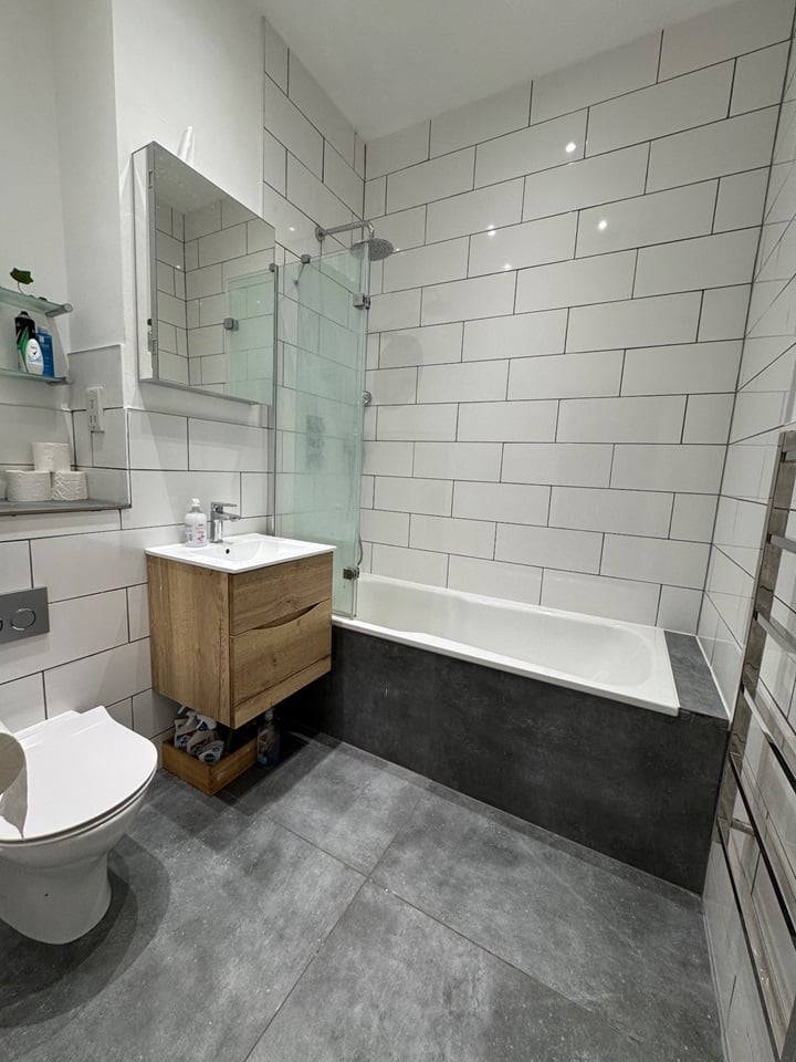 Additional image 4 of 2 Bed Flat, Battersea Bridge Rd, SW11, N1 7GU