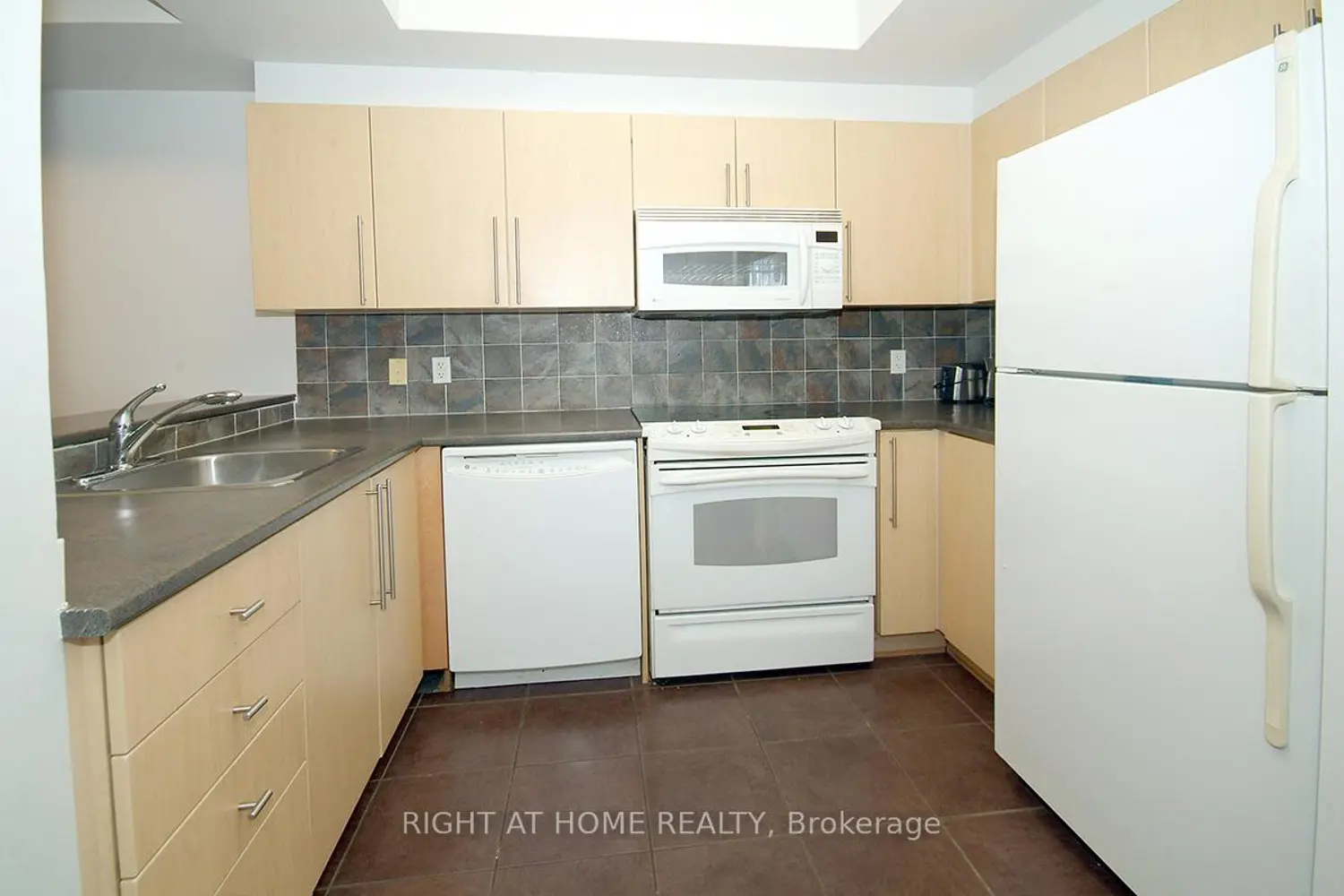 Additional image 5 of 200 Rideau Street 702