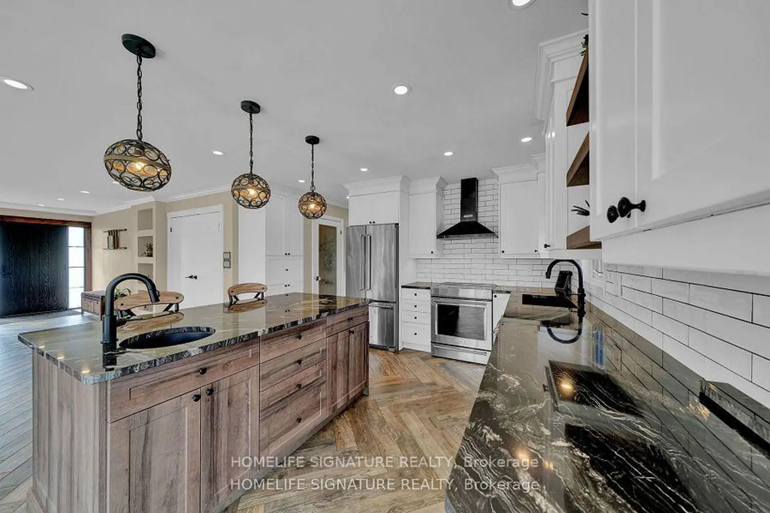 Additional image 4 of 375721 6Th Line