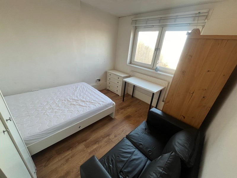 Additional image 3 of Room in a Shared Flat, Mile End Road, E1, N1 7GU