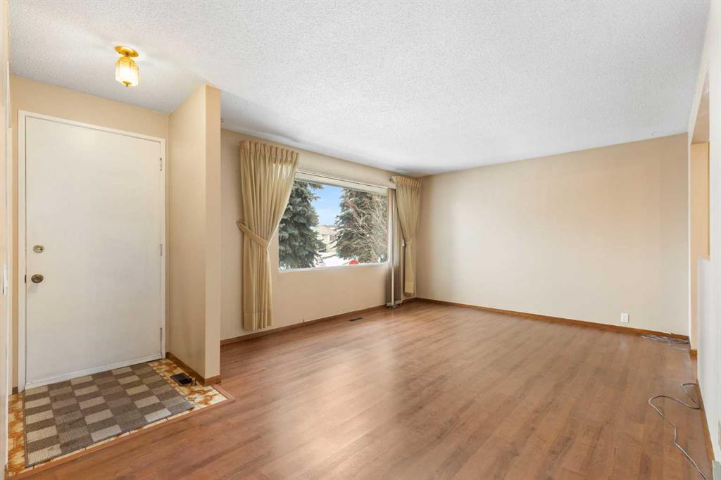 Additional image 3 of 3331 41 Street SE, Calgary, AB, T2B 1E7