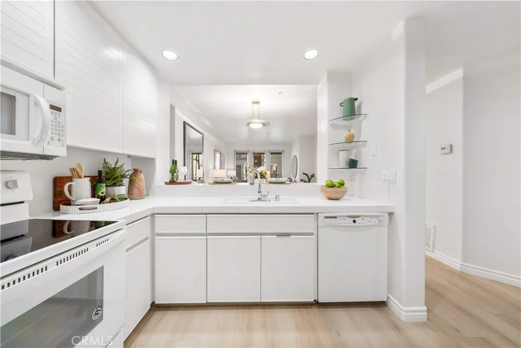 Additional image 11 of 2233 Martin Unit 204, Irvine, CA 92612