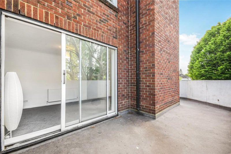 Additional image 5 of Room in a Shared Flat, Kingfisher Court, SW11, N1 7GU