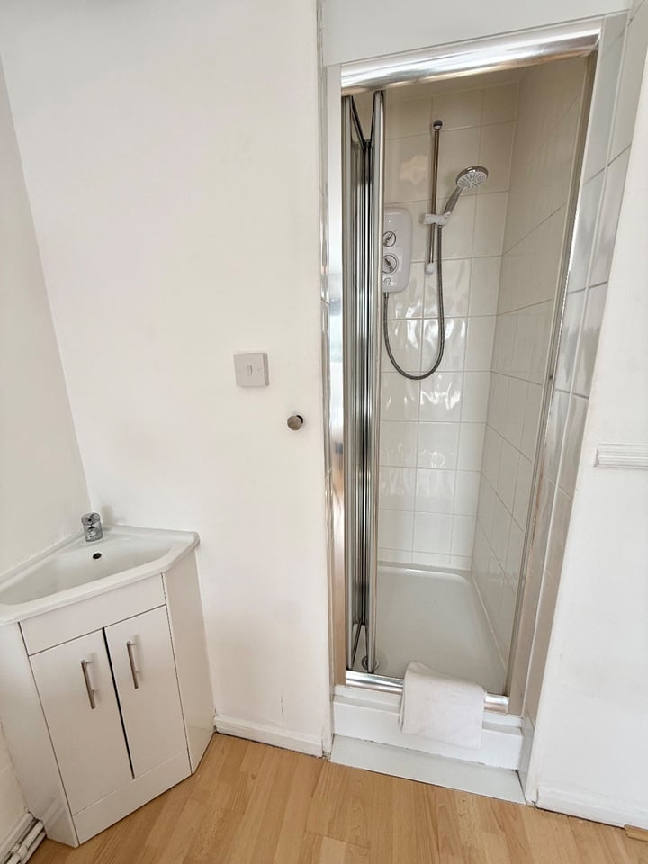 Additional image 5 of 4 Bed Maisonette, Boyton Close, E1, N1 7GU