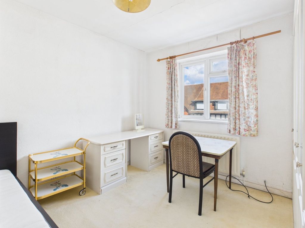 Additional image 6 of 3 bed flat for salePackhorse Road, Gerrards Cross, Buckinghamshire SL9