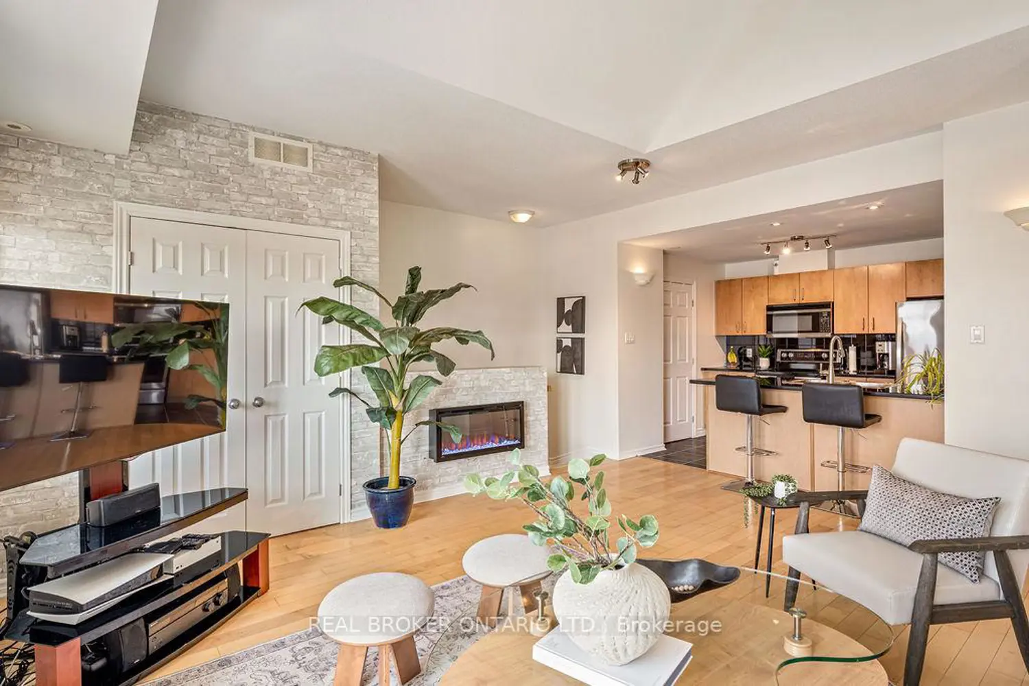 Additional image 7 of 165 Waterbridge Drive 10