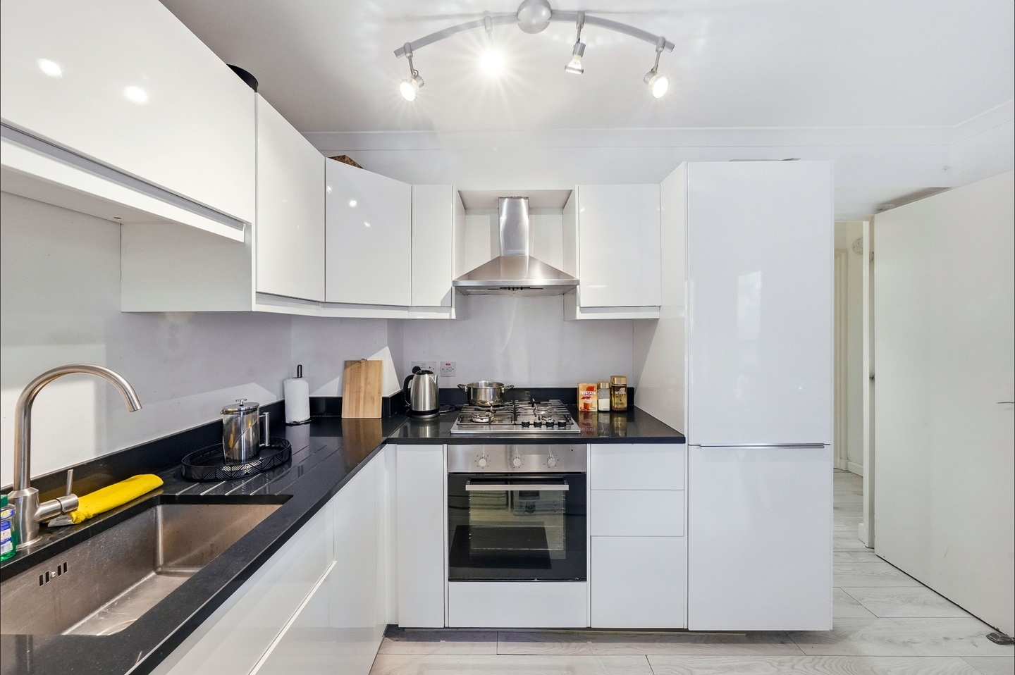 Additional image 10 of 2 Bed Flat, China Court, E1W, N1 7GU