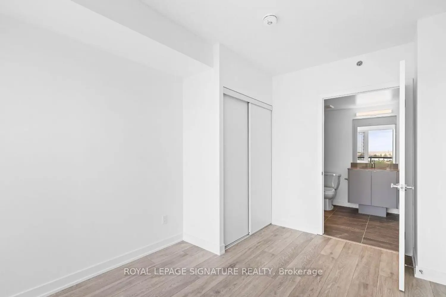 Additional image 17 of 3200 Dakota Common B404