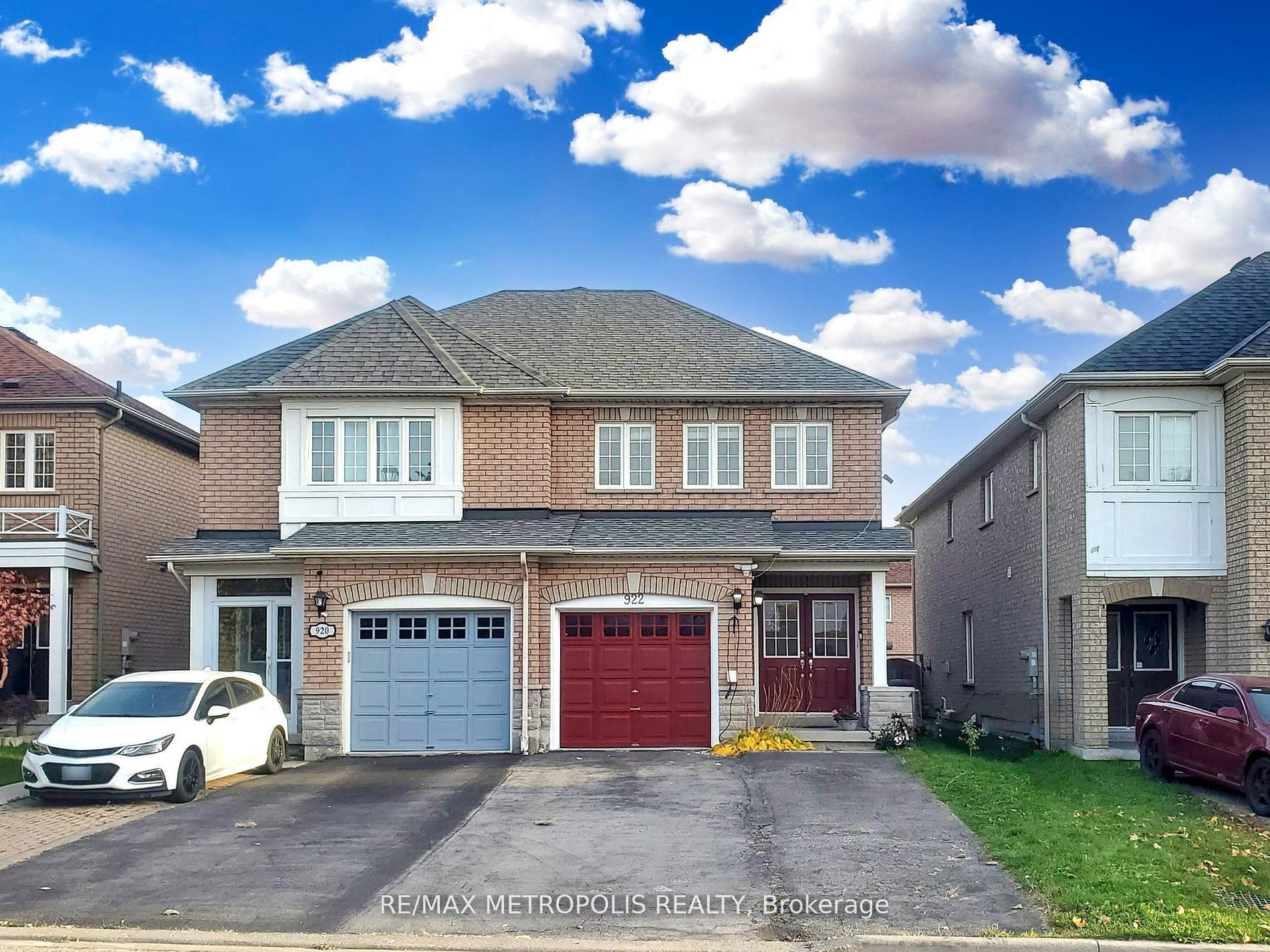 Main-922 Tambourine Terrace, Mississauga, ON, L5W 1S4