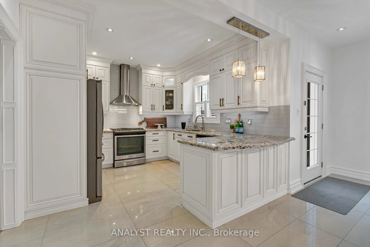 43 Carstad Crescent photo 3