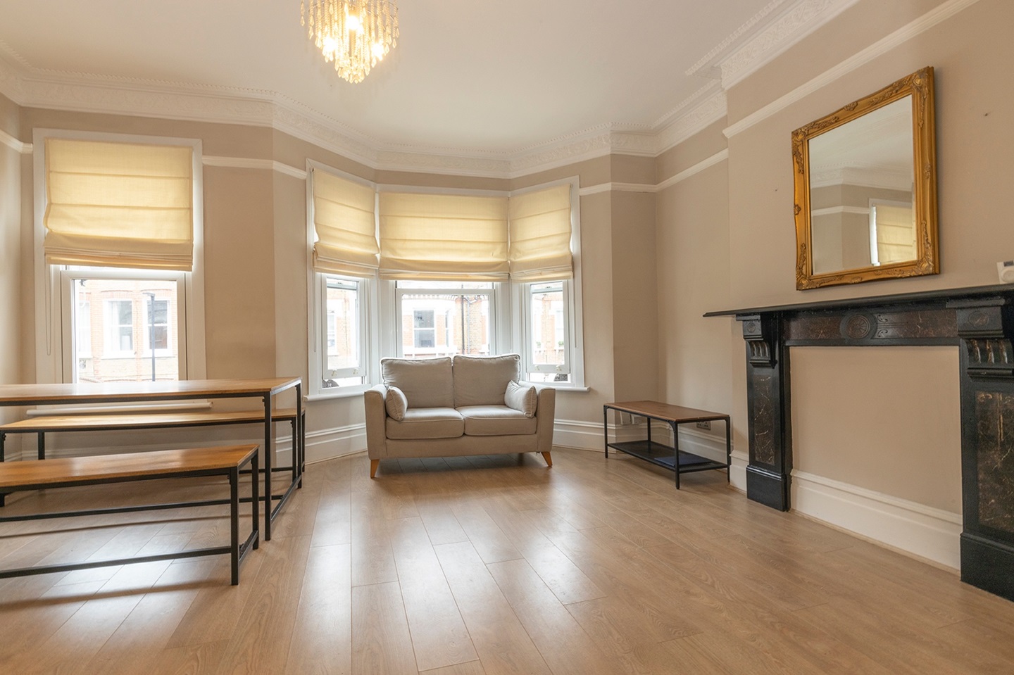 1 Bed Flat, Tremadoc Road, SW4, N1 7GU