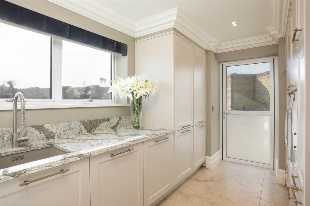 Additional image 18 of 5 bed detached house for saleSouth Lane, Halifax HX3