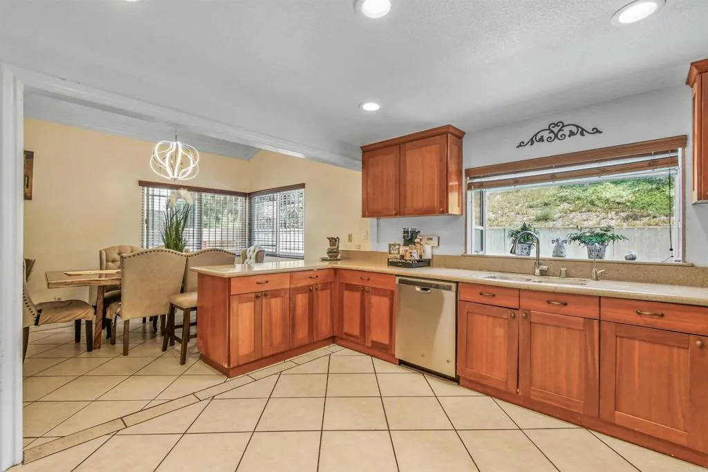 Additional image 5 of 613 Point Vicente Ct, Chula Vista, CA 91911