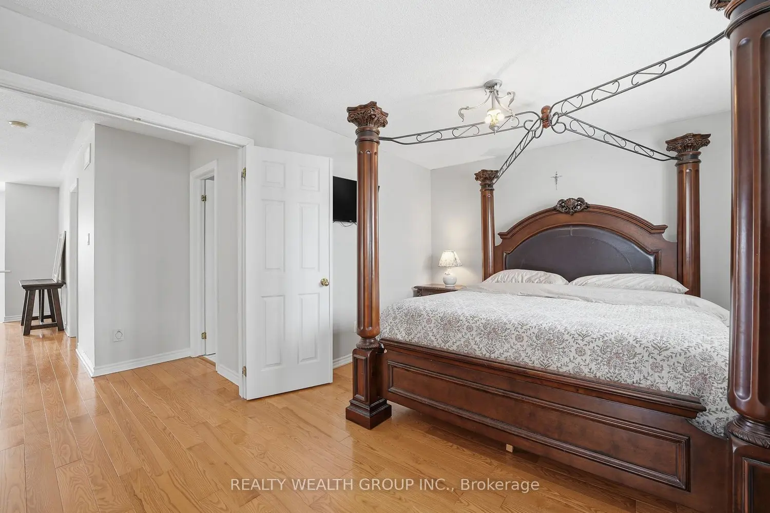 84 Bayview Avenue photo 2