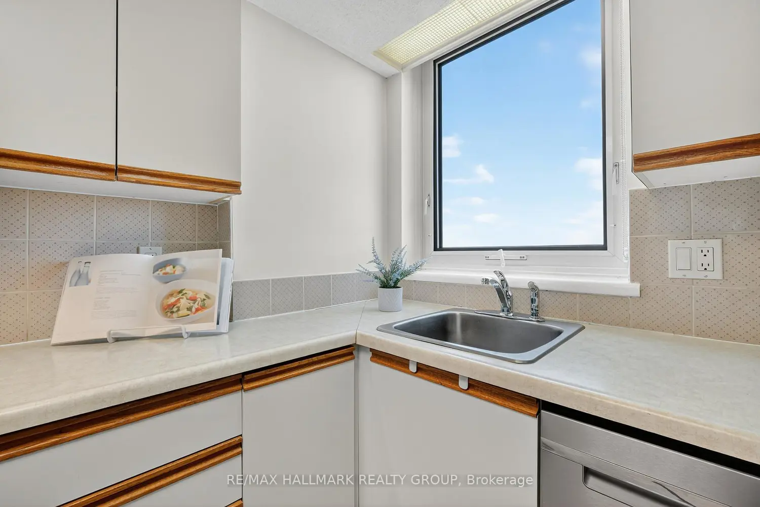 Additional image 10 of 80 Sandcastle Drive 1207