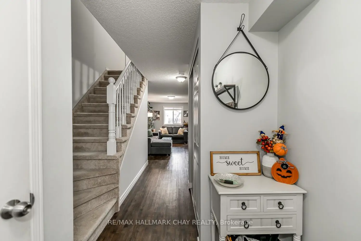 50 Raymond Crescent photo 2