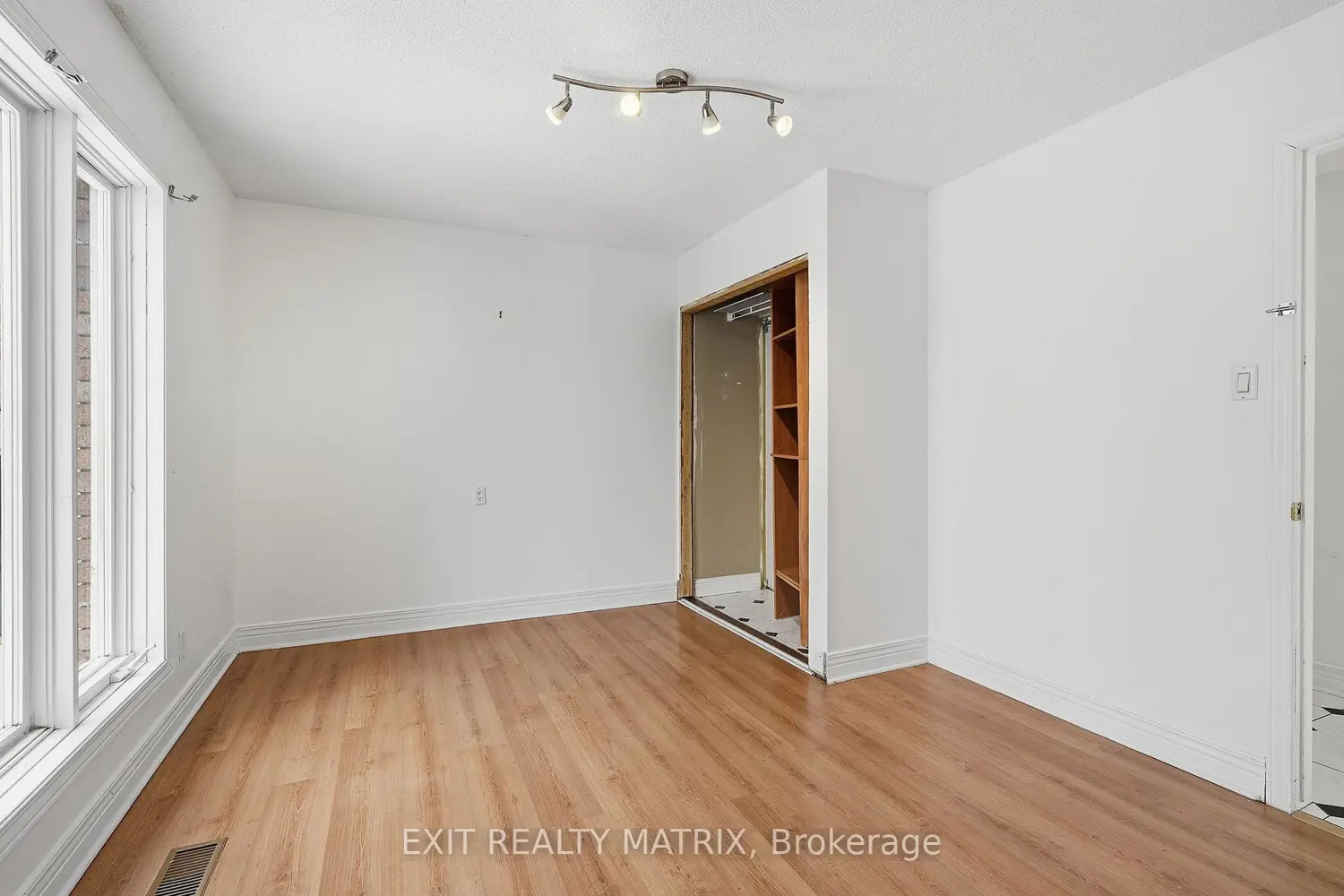 Additional image 3 of 203 Montee Outaouais Road