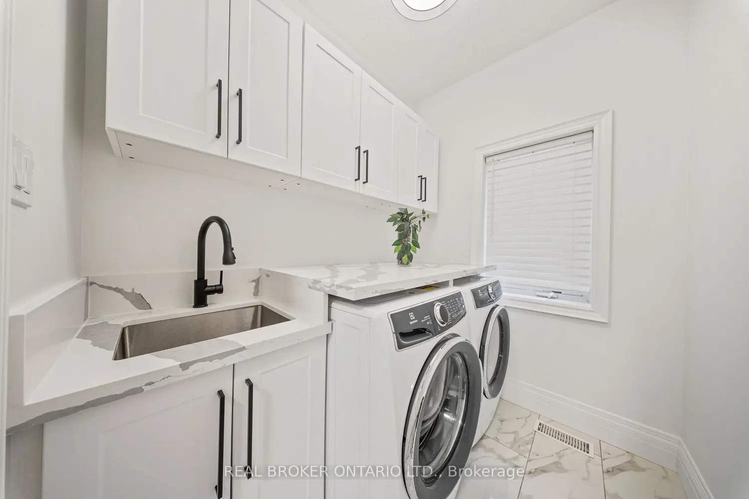 Additional image 8 of 215 Black Maple Court