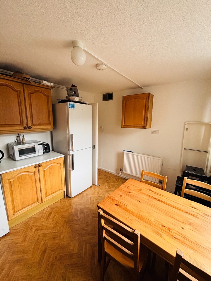 Additional image 5 of Room in a Shared Flat, Prichard Court, N7, N1 7GU