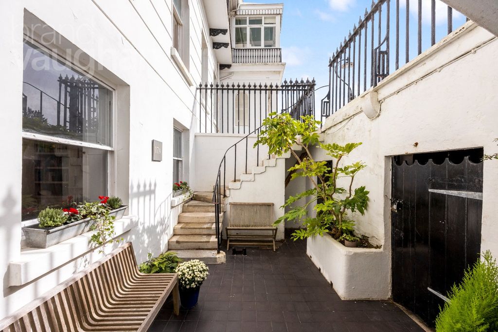 Additional image 3 of 3 bed flat for saleLewes Crescent, Brighton, East Sussex BN2