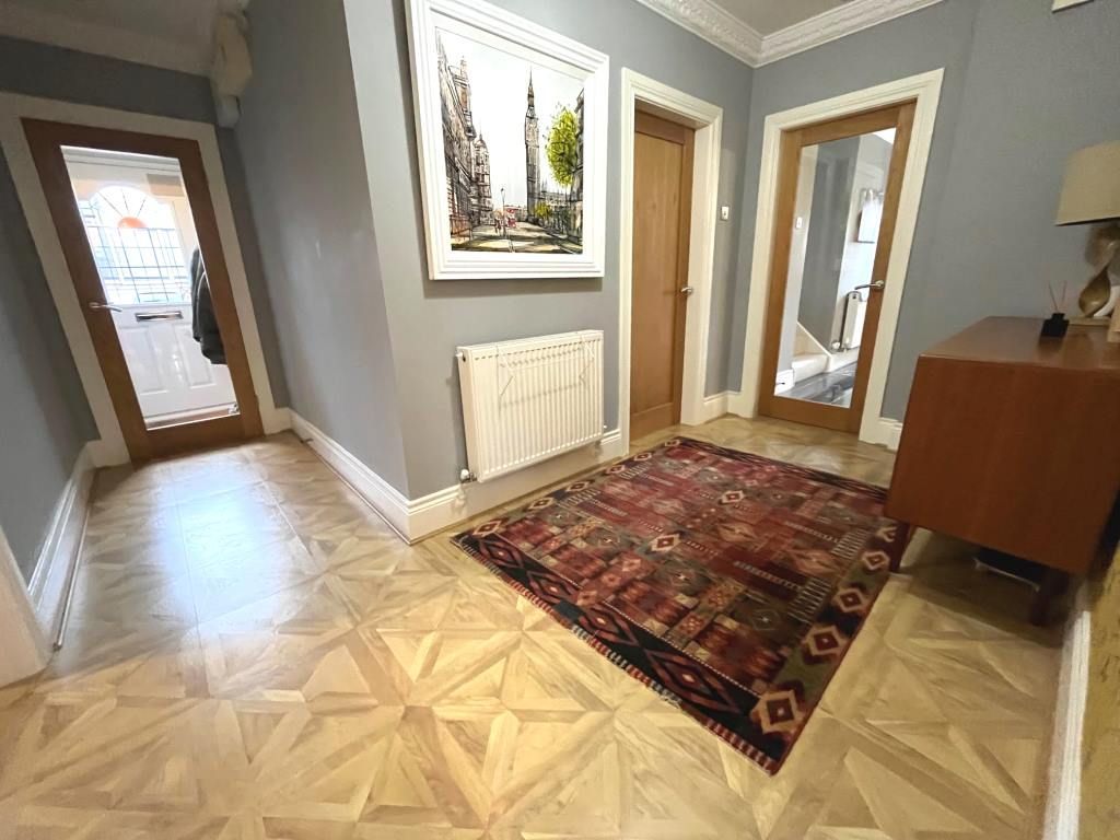 3 bed flat for saleLowes Rise, Durham DH1 photo 3