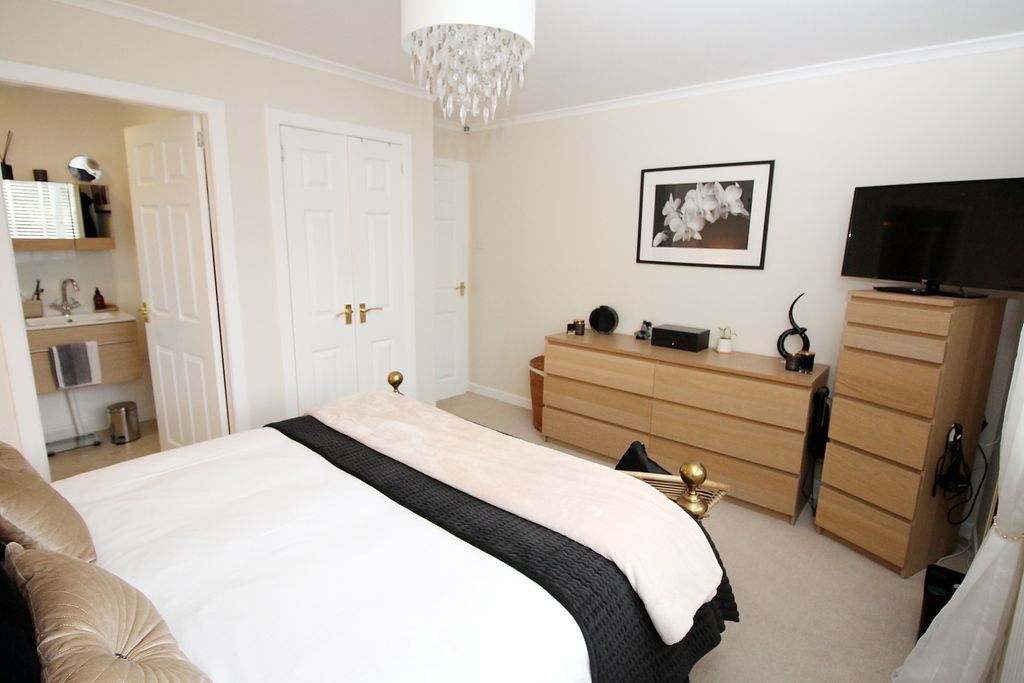 Additional image 10 of 2 bed flat for saleMain Street, Renton G82