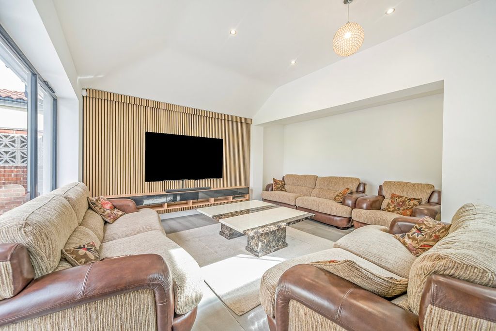 Additional image 5 of 8 bed detached house for saleGreen End Road, Kempston, Bedford MK43