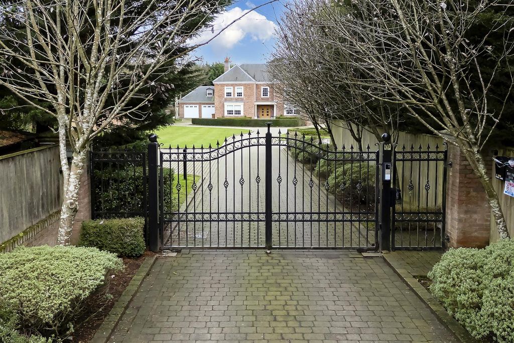 Additional image 3 of 4 bed detached house for salePark Lane, Swanland HU14