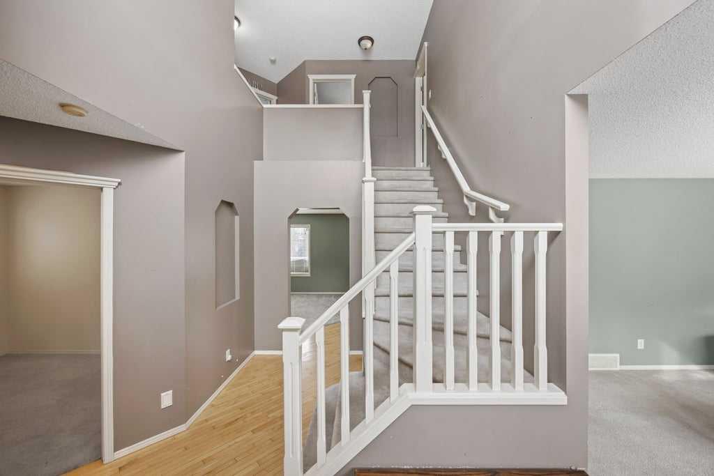 Additional image 5 of 19 Sienna Park Crescent SW, Calgary, AB, T3H 5H4
