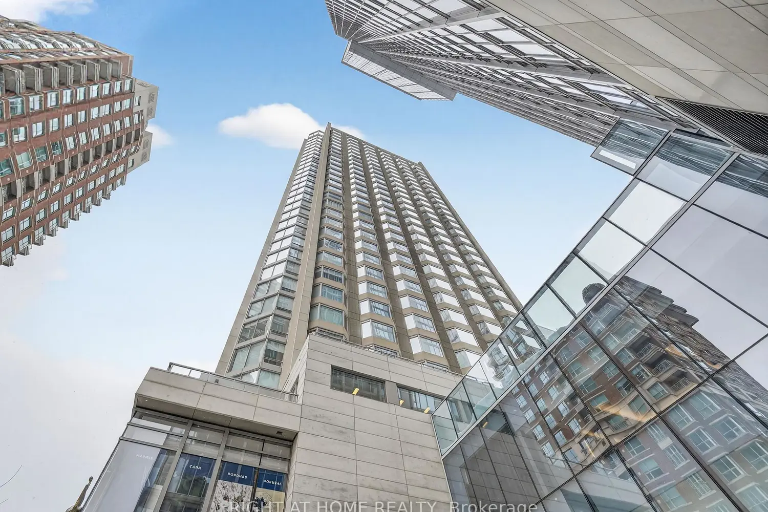 155 Yorkville Avenue 2512