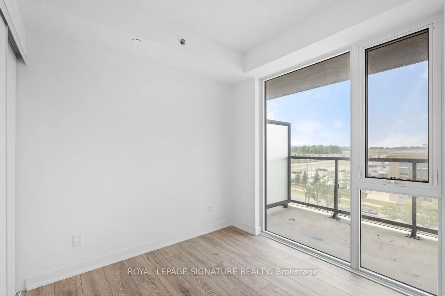 Additional image 14 of 3200 Dakota Common B404