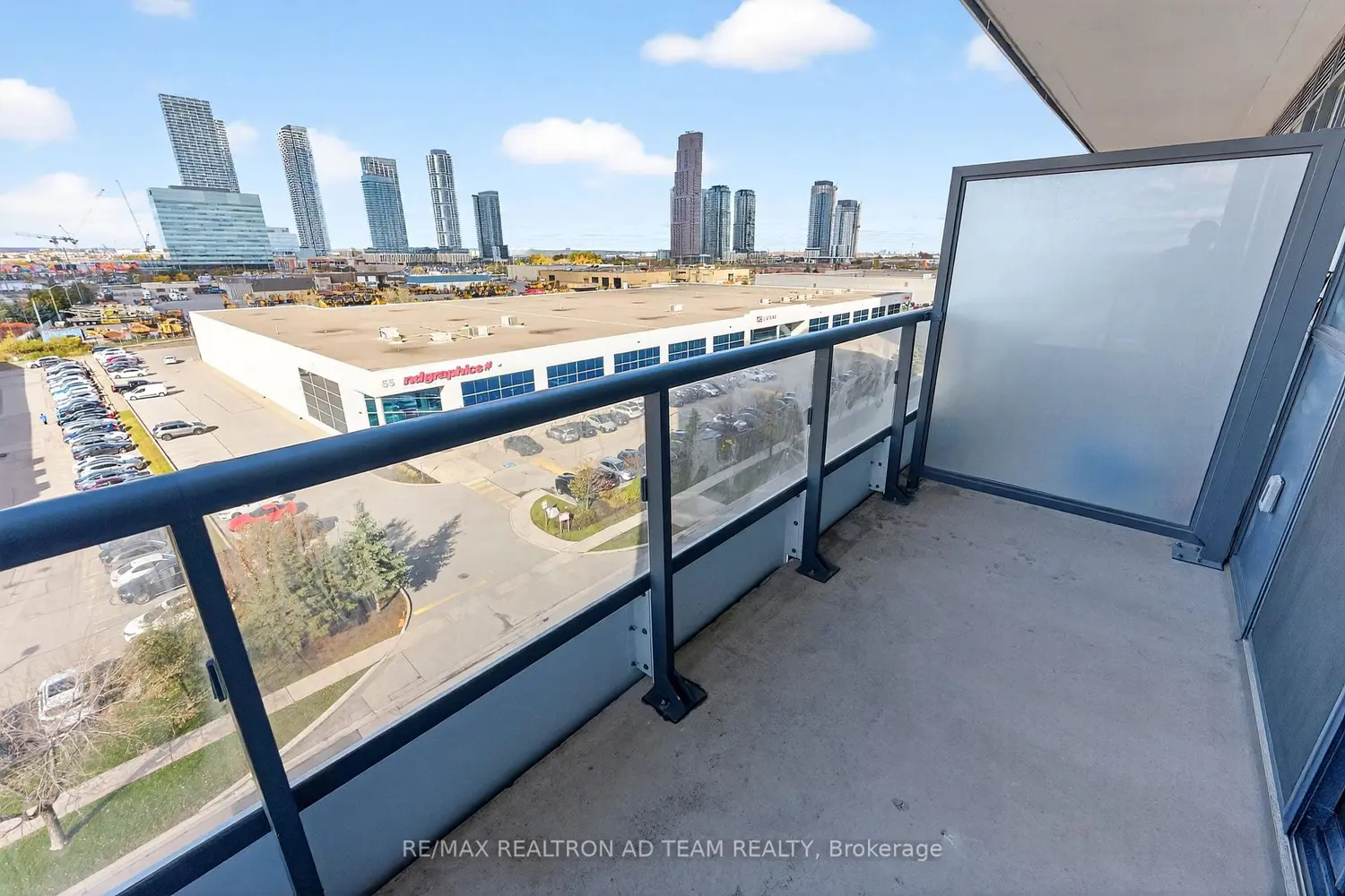 Additional image 13 of 10 Honeycrisp Crescent 717