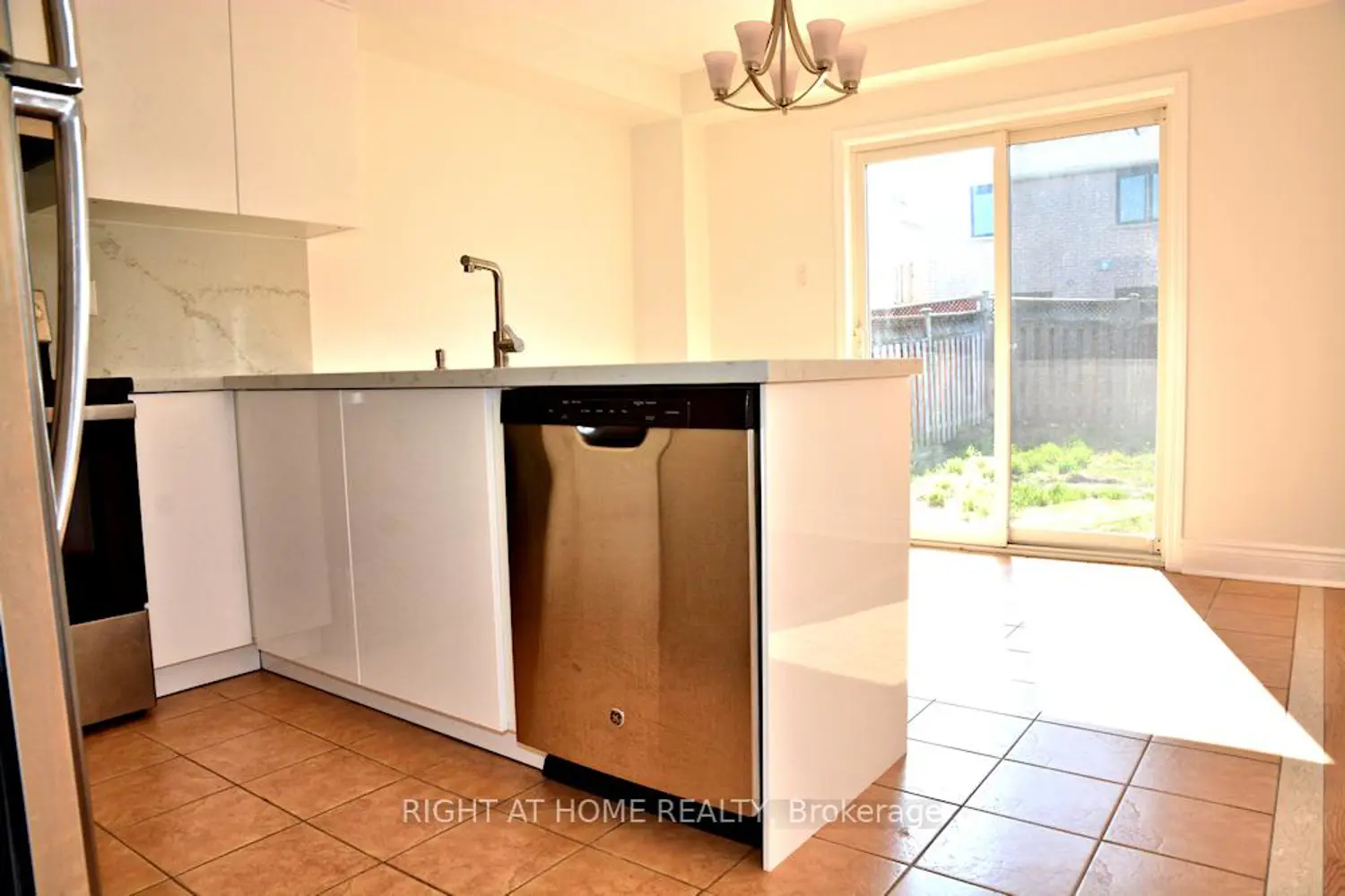 Additional image 9 of 242 Flagstone Way