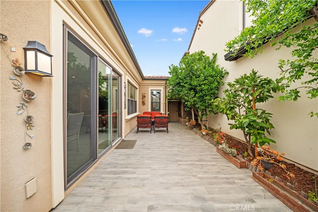 Additional image 76 of 114 Guinness, Irvine, CA 92620