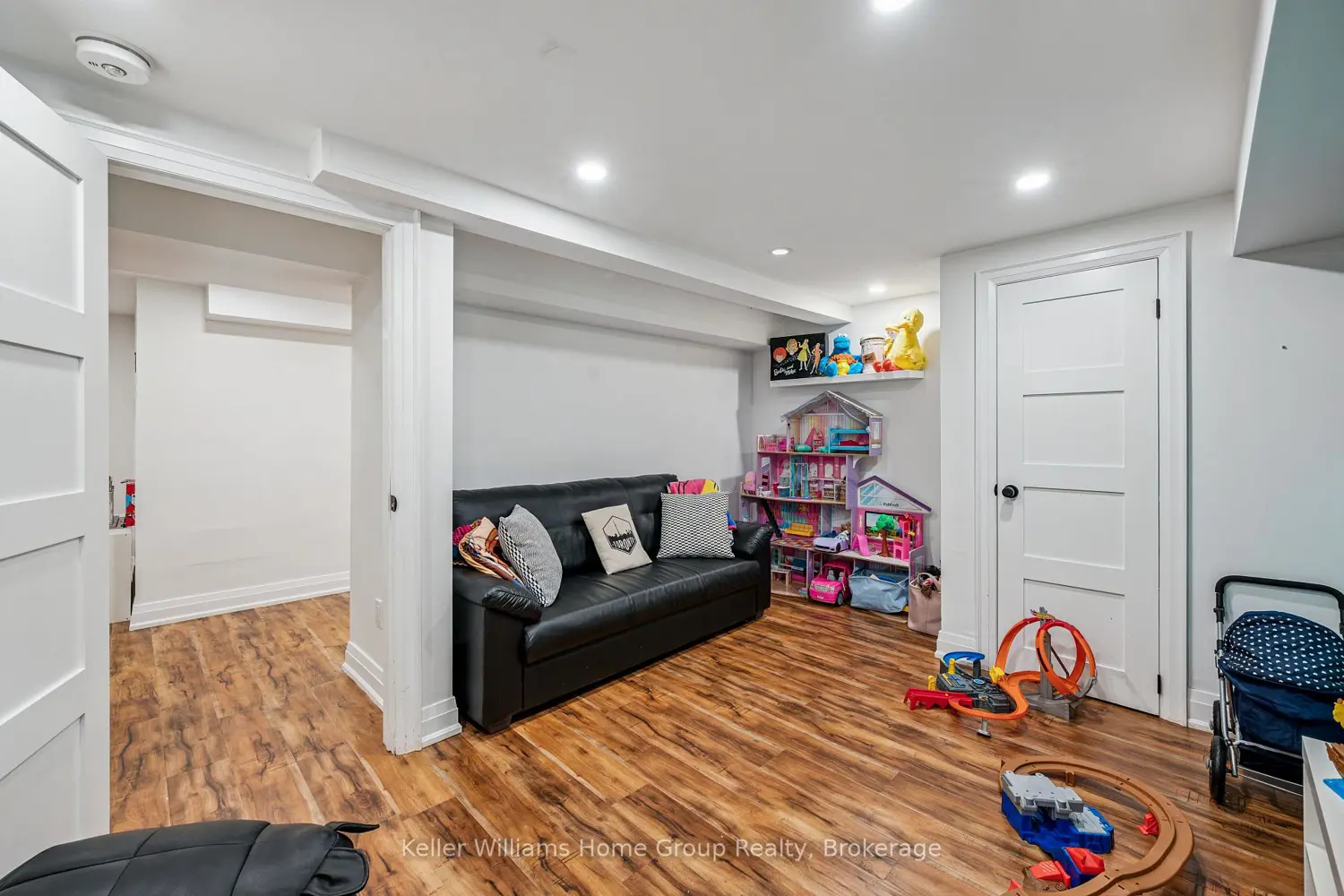 Additional image 10 of 2 Douglas Crescent, Hill