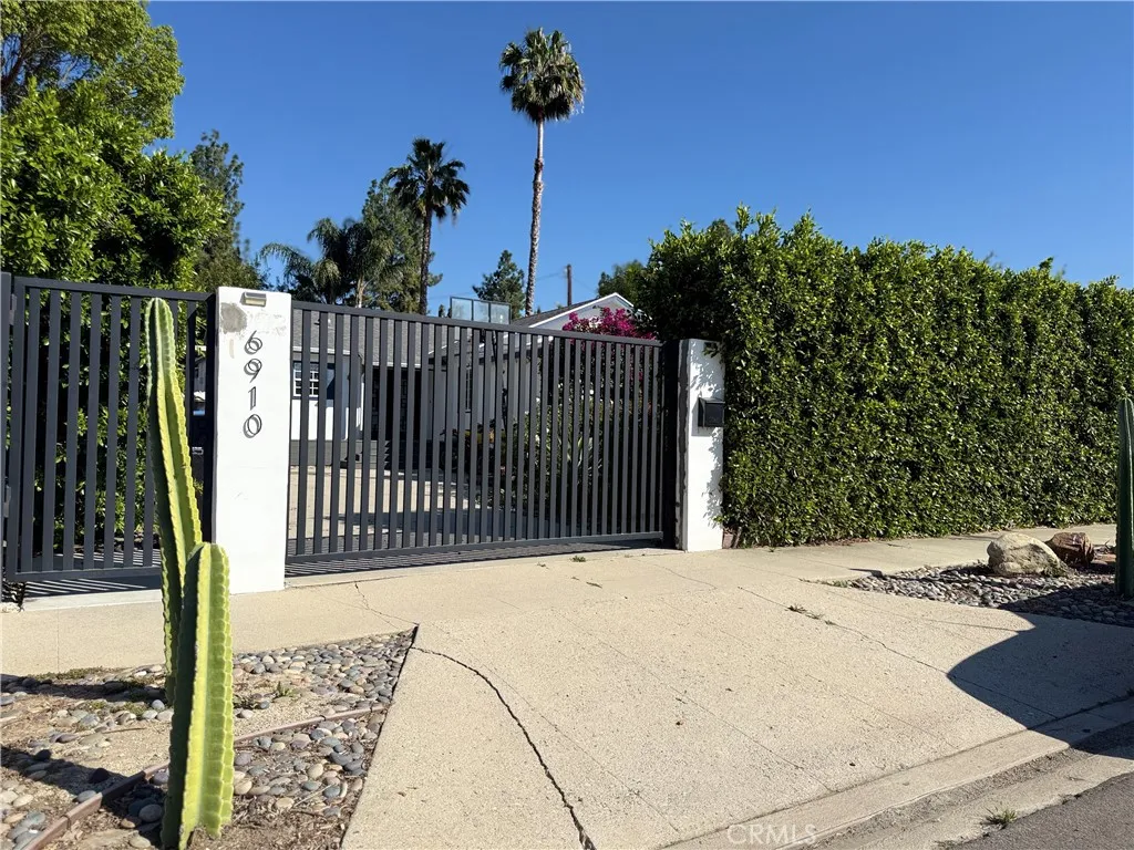 6910 Laramie Ave, Winnetka, CA 91306