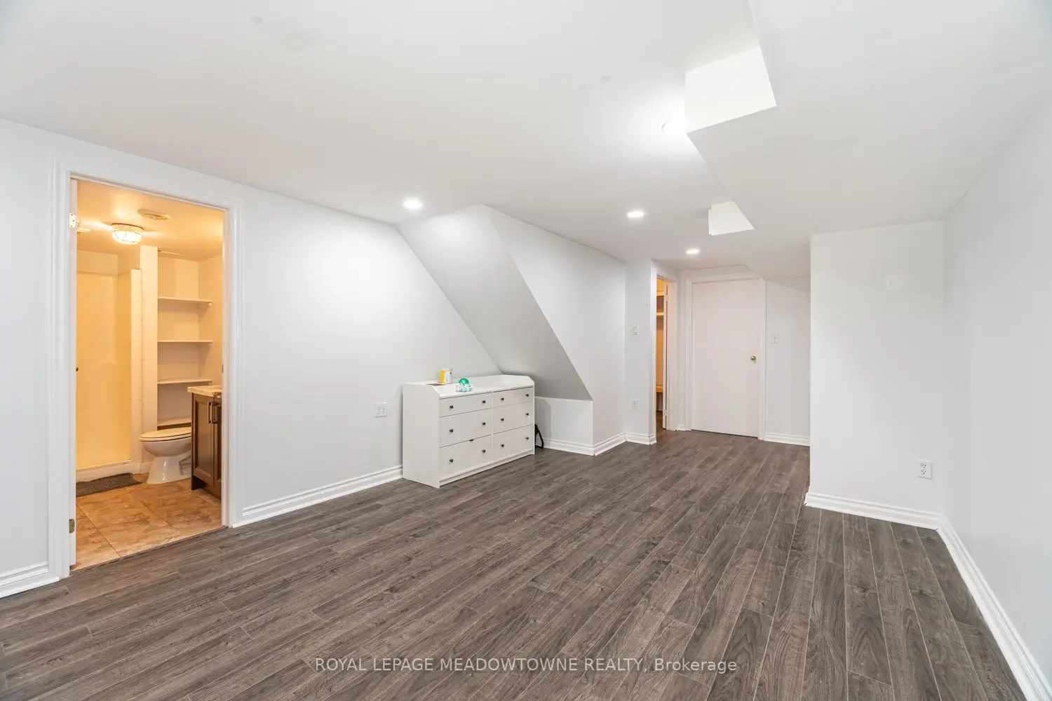 Additional image 14 of 5865 Dalebrook Crescent 15B