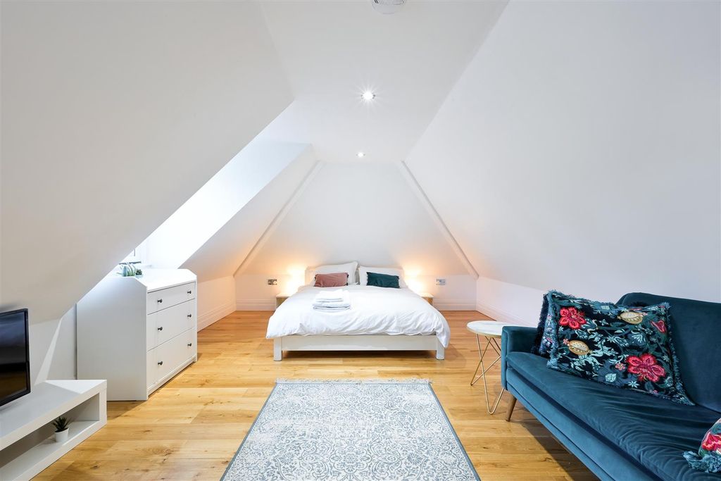 Additional image 33 of 3 bed flat for saleWoodland Way, Kingswood KT20