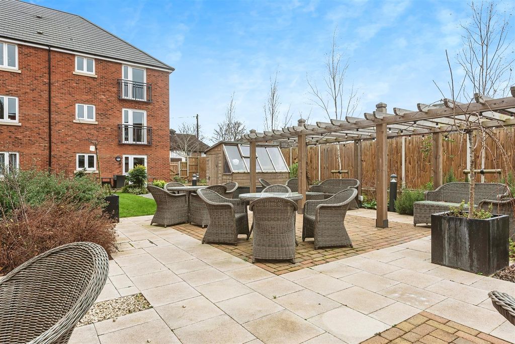 Additional image 4 of 2 bed flat for saleThe Moors, Thatcham RG19