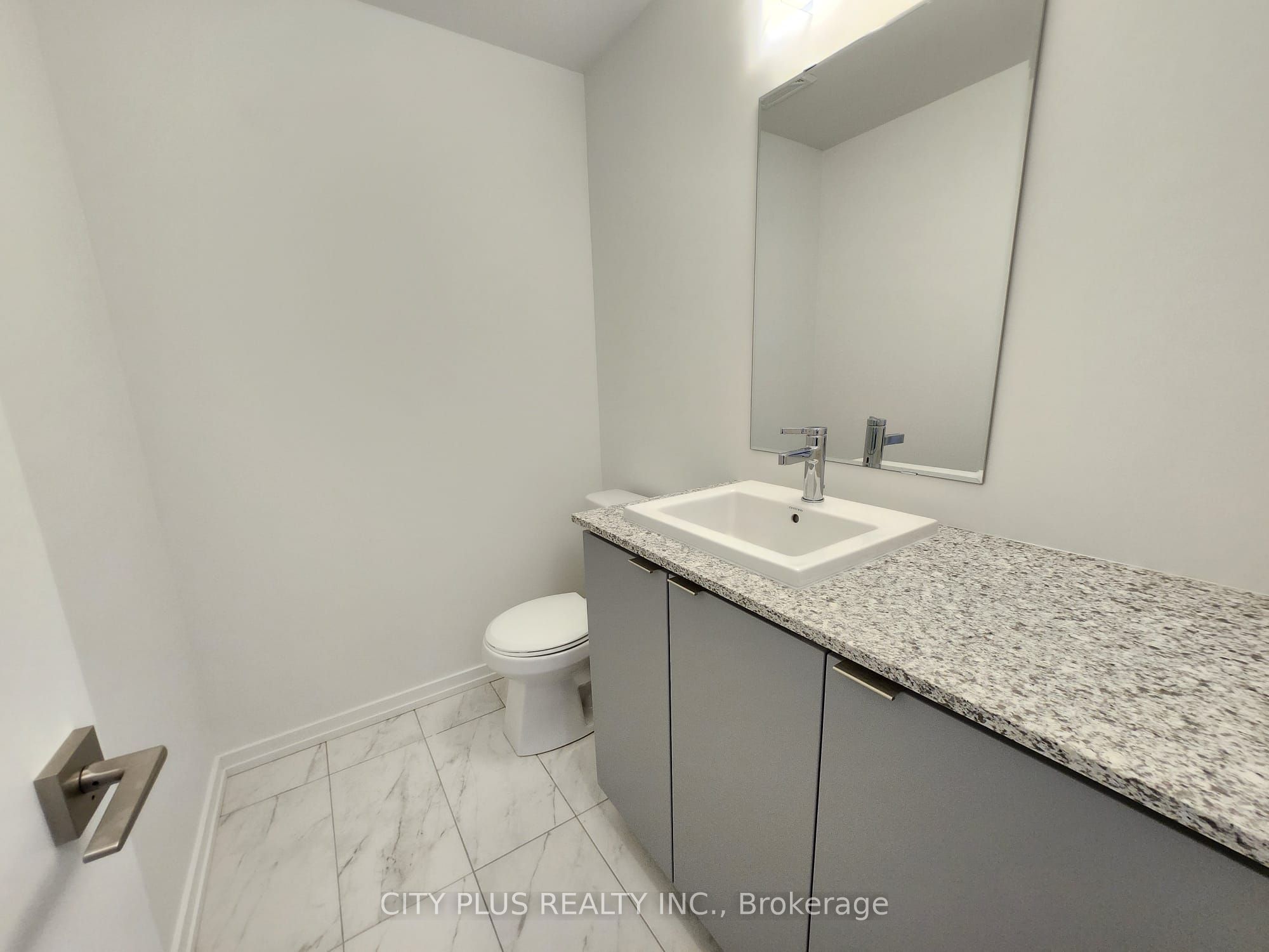 Additional image 6 of 11-14 Lytham Green Circle, Newmarket, ON, L3Y 0C7