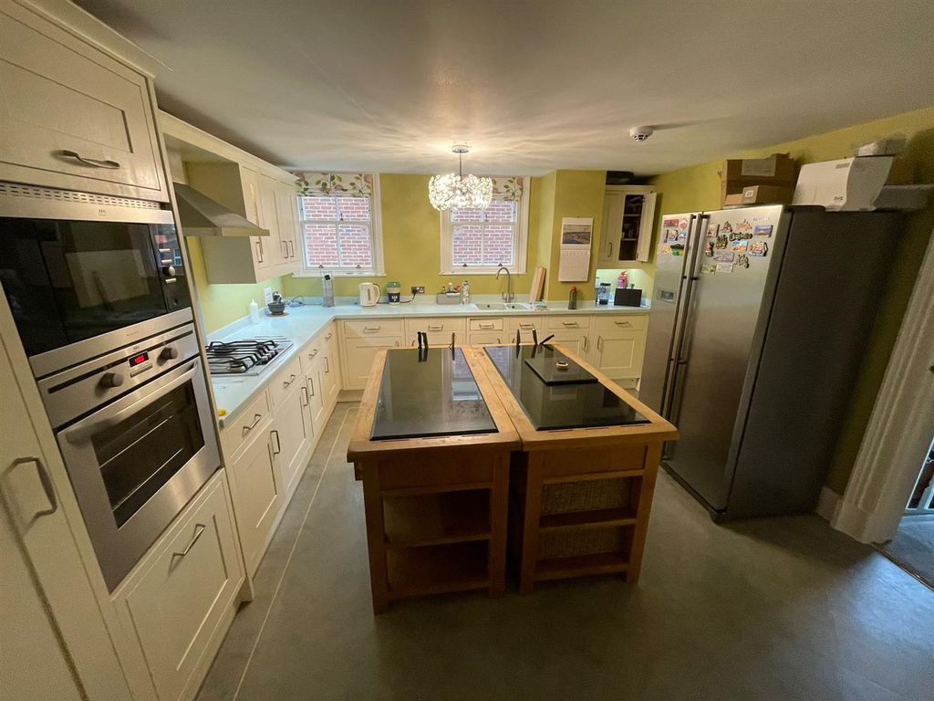 2 bed flat for saleTrinity Road, Darlington. DL3 photo 5