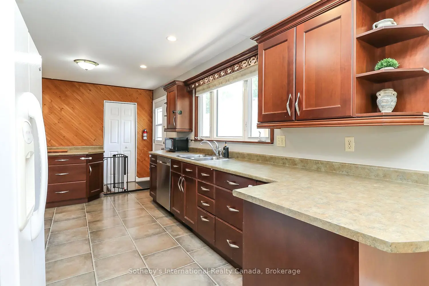 Additional image 6 of 33 Parkwood Drive