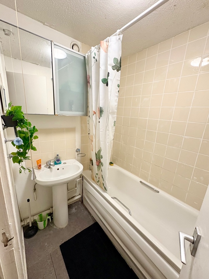 Additional image 5 of Room in a Shared House, Roslin House, E1W, N1 7GU