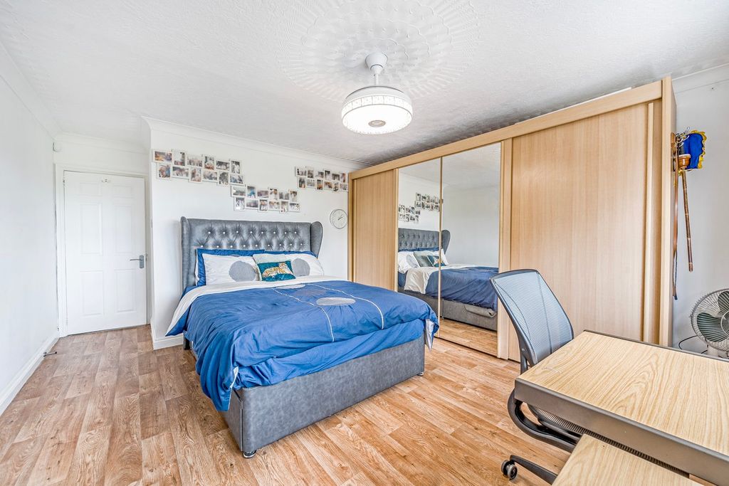 Additional image 17 of 8 bed detached house for saleGreen End Road, Kempston, Bedford MK43