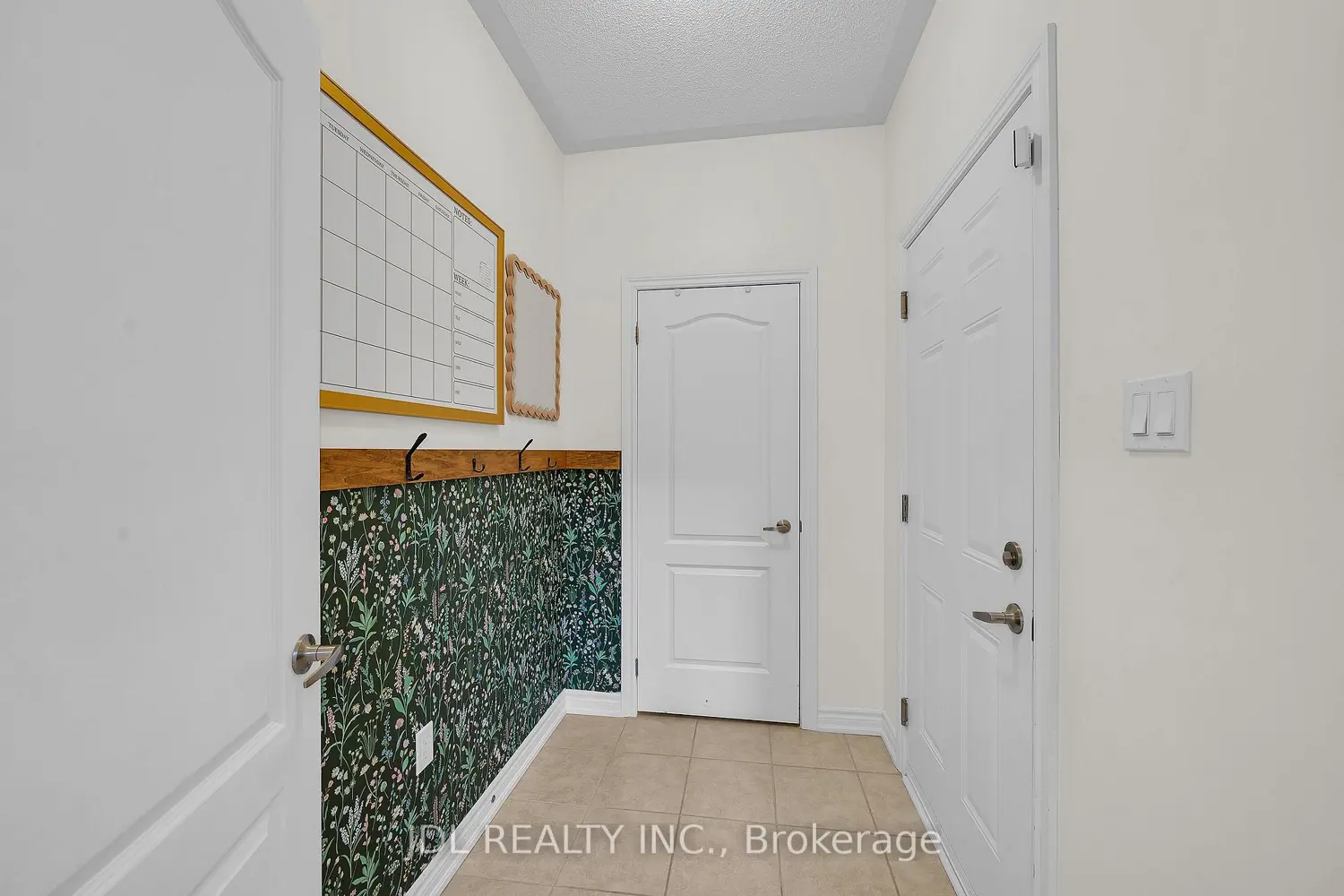 Additional image 9 of 376 Miller Park Avenue